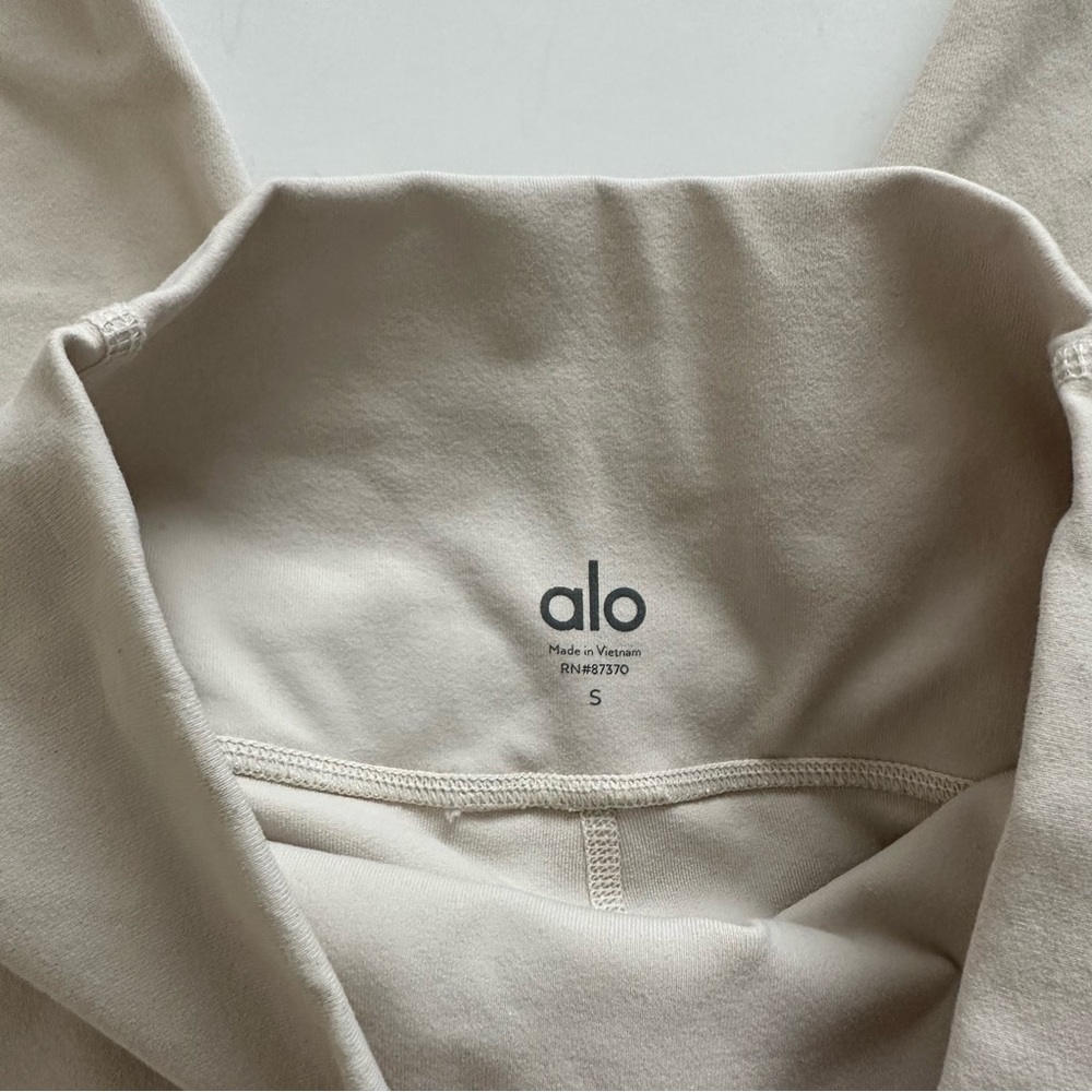 Alo Yoga Off The Grid Capri Color Bone Size Small - Picture 9 of 14